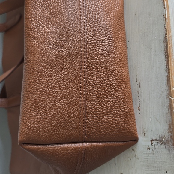 Cuyana Light Brown Large Leather Tote - Picture 11 of 14